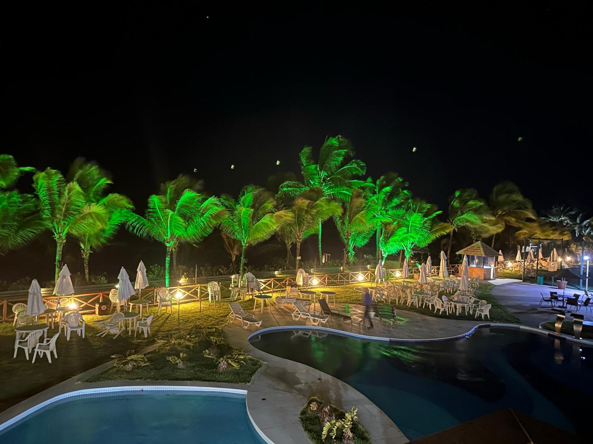 Flat Guarajuba 4 Quartos Terreo A Beira Mar - Pe Na Areia - Governanca Com Arrumadeira E Wi Fi Inclusos Camassari Exterior photo