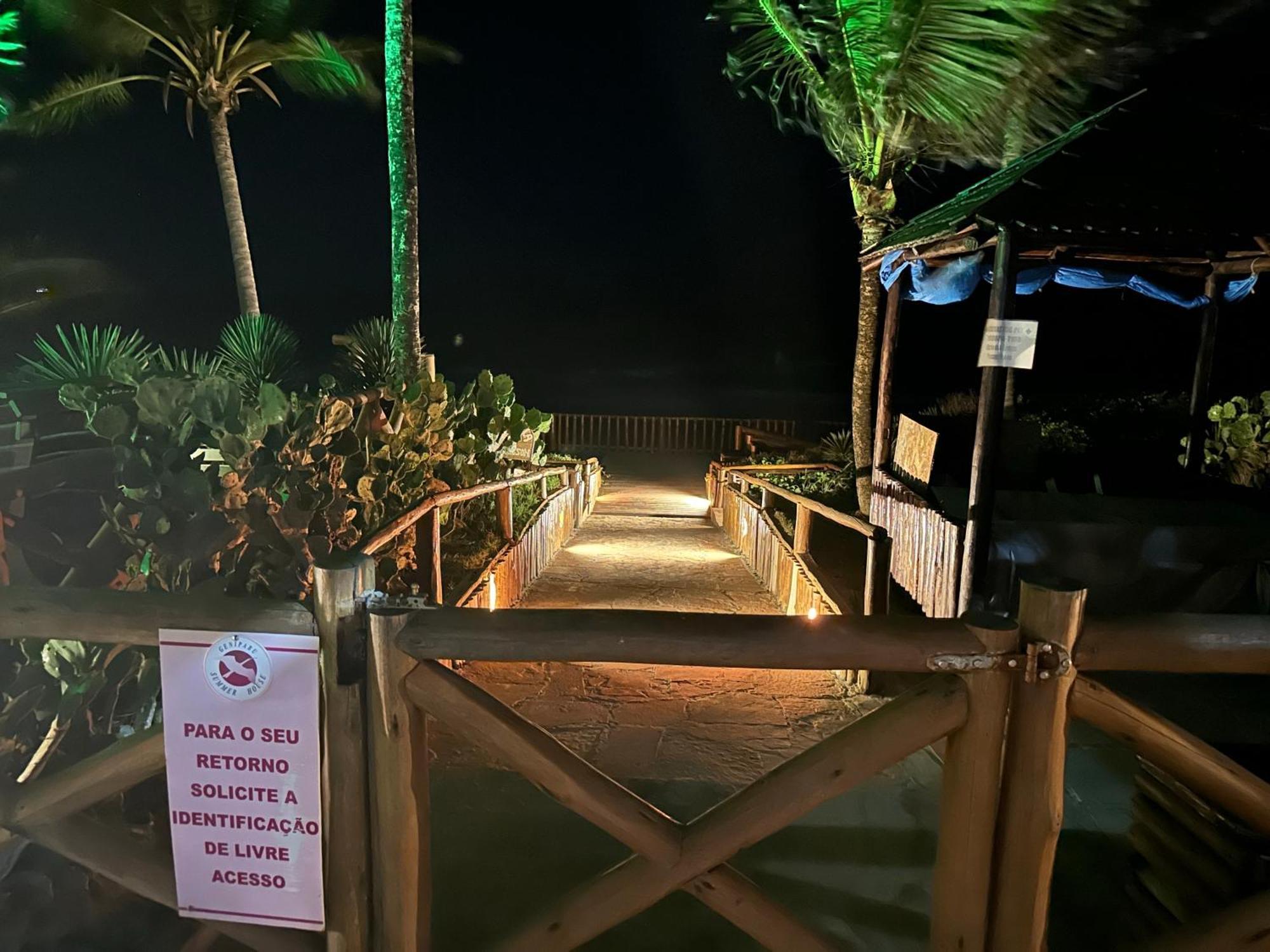 Flat Guarajuba 4 Quartos Terreo A Beira Mar - Pe Na Areia - Governanca Com Arrumadeira E Wi Fi Inclusos Camassari Exterior photo
