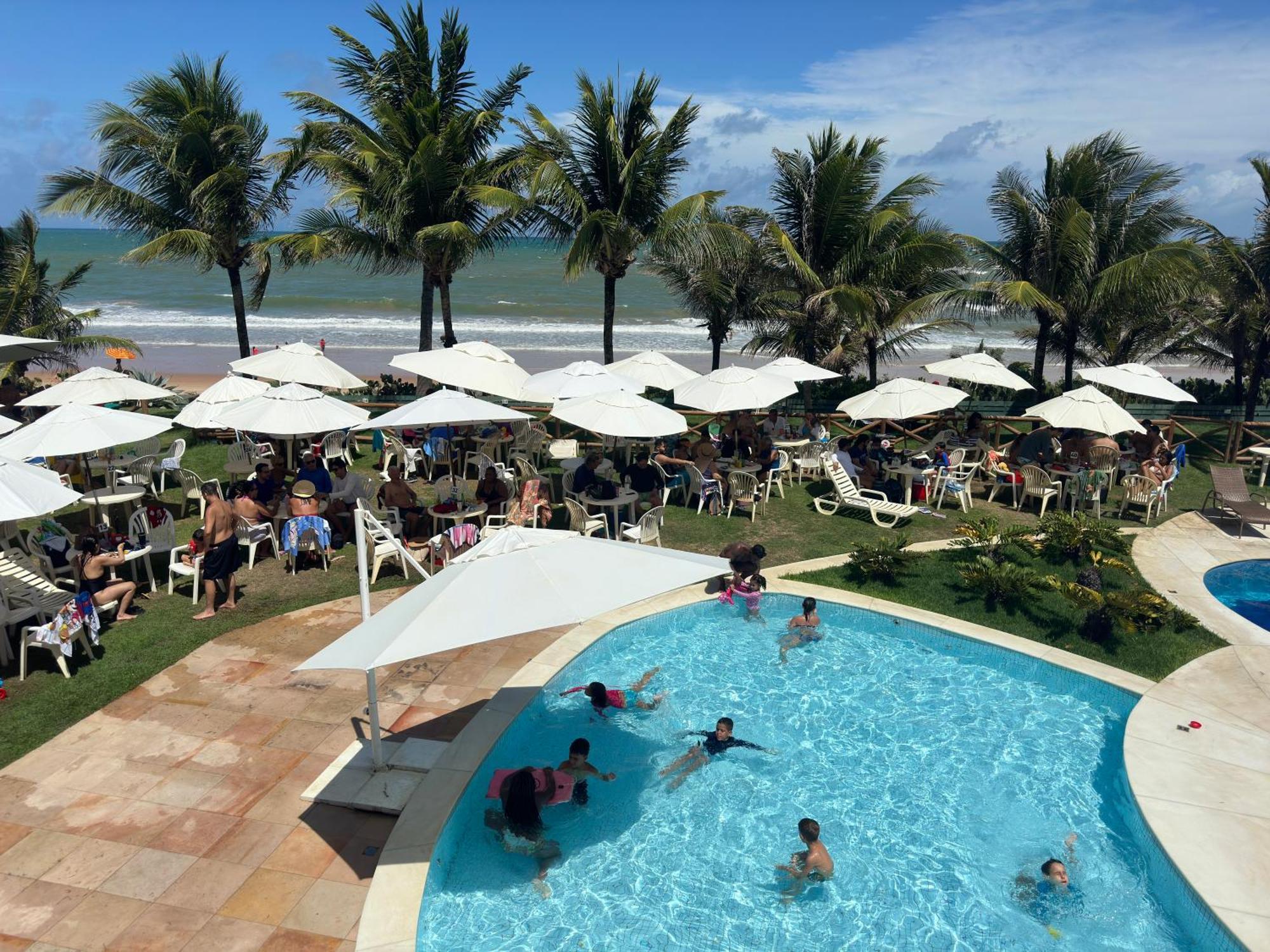 Flat Guarajuba 4 Quartos Terreo A Beira Mar - Pe Na Areia - Governanca Com Arrumadeira E Wi Fi Inclusos Camassari Exterior photo